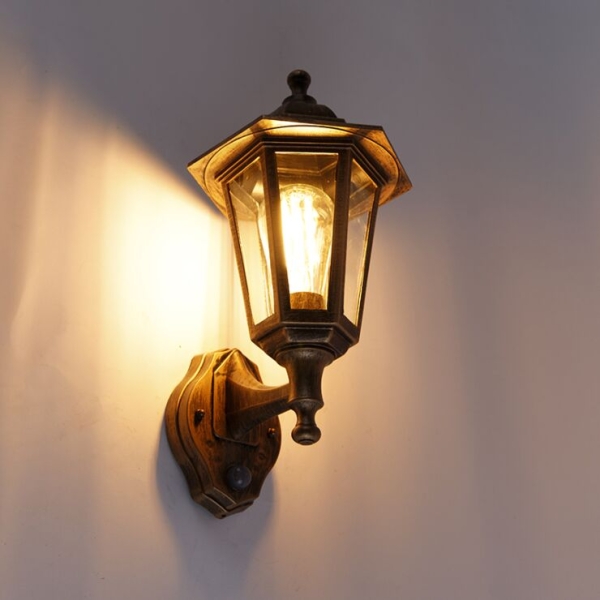 Klassieke buitenwandlamp antiek goud met bewegingssensor - new haven