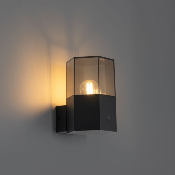 Buiten wandlamp zwart met smoke glas zeshoek en schemersensor - denmark